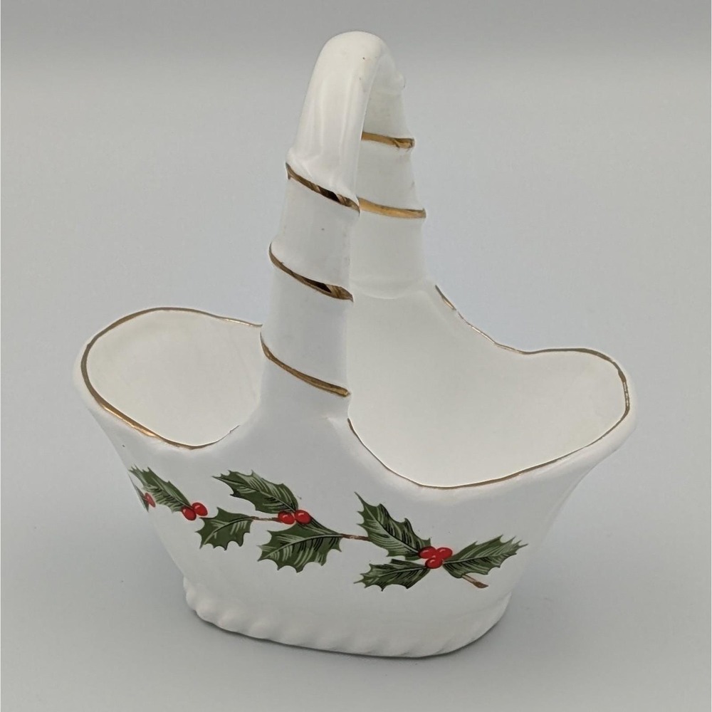 Lefton Holly Berry Christmas Basket Trinket Dish Candy Holder Gold Trim 1987